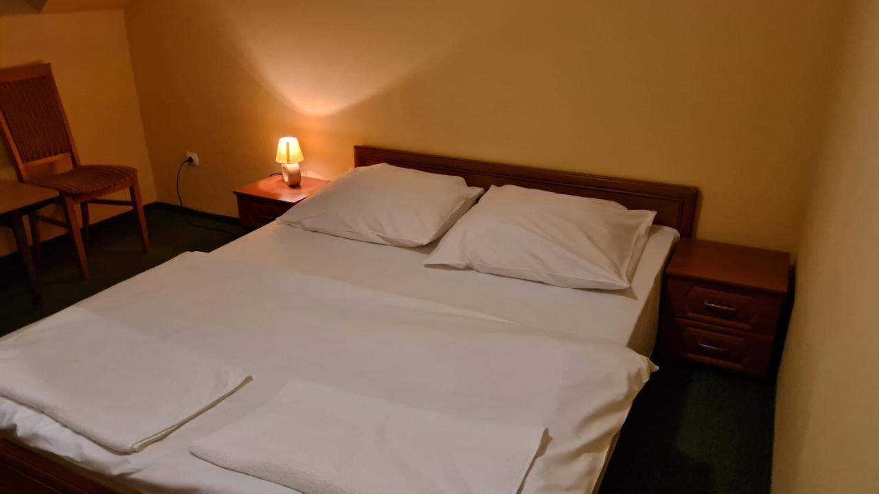Hotelik Orlik Legnickie Pole Ngoại thất bức ảnh